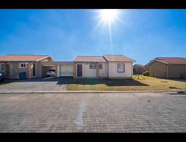 3 BEDROOM FREESTANDING FOR SALE IN HELDERWYK